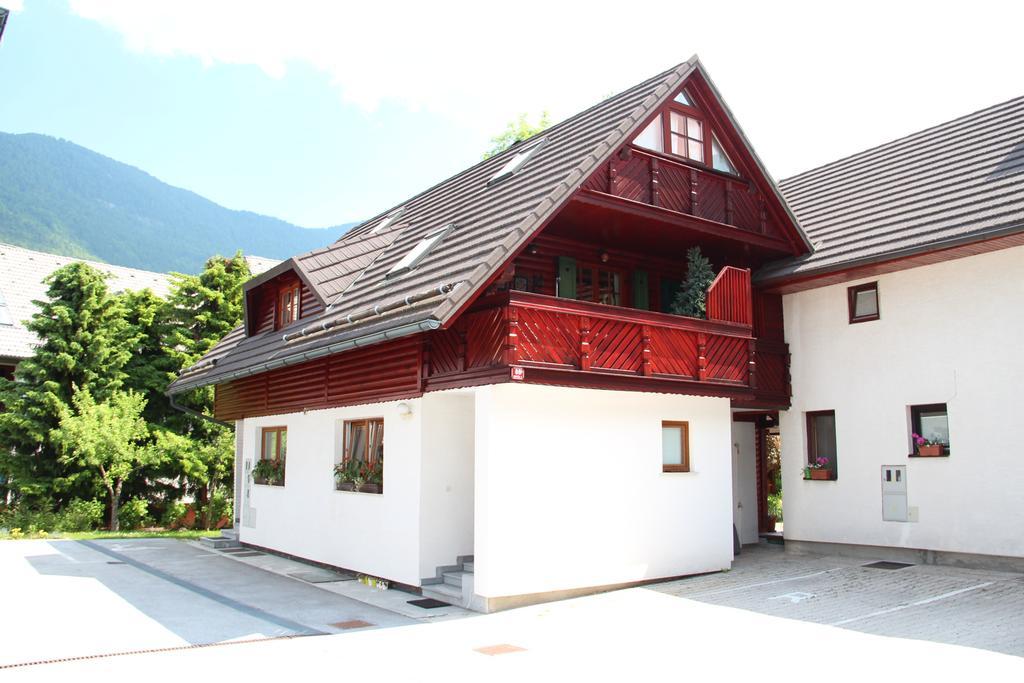 Apartments And Rooms Bernik Kranjska Gora Quarto foto